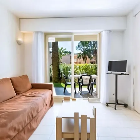 Apartment Off